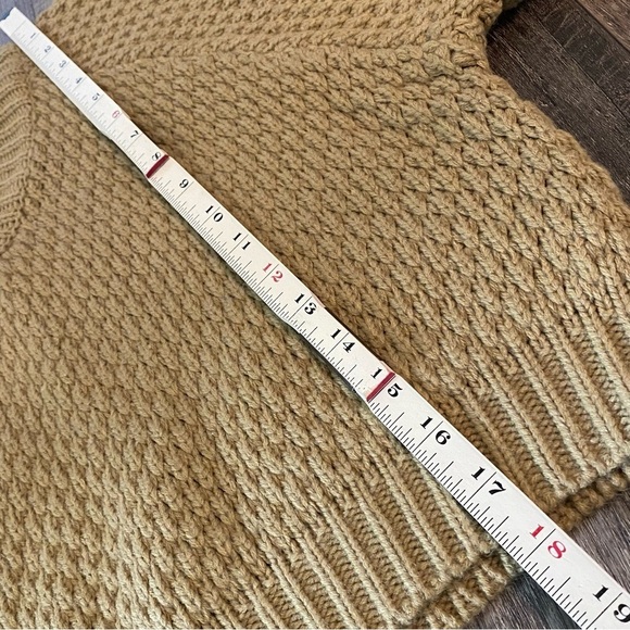 FASHION NOVA Golden Cropped Oversized V-Neck Knit Sweater Size Small - Picture 7 of 8